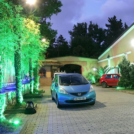 Eleon Hotell Kutaisi Exteriör bild