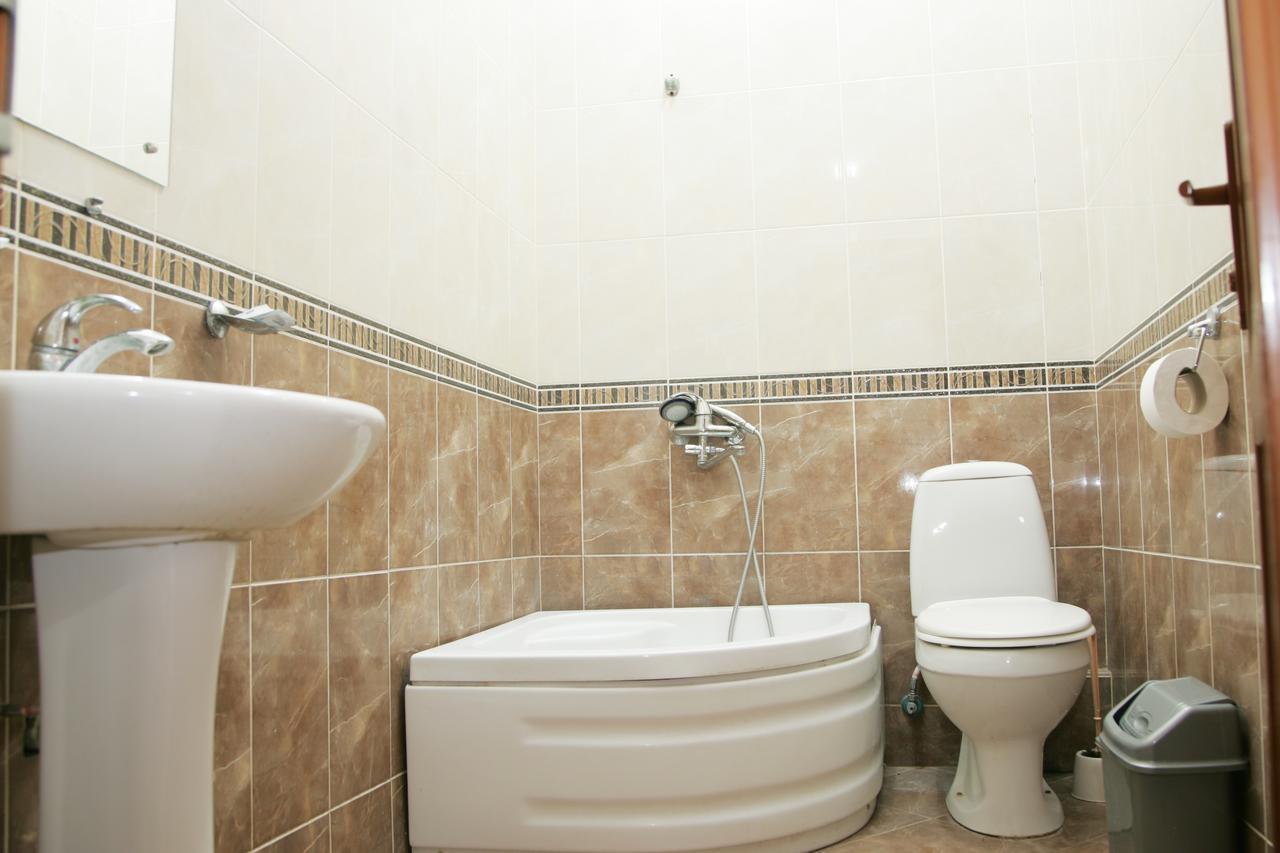 Eleon Hotell Kutaisi Exteriör bild