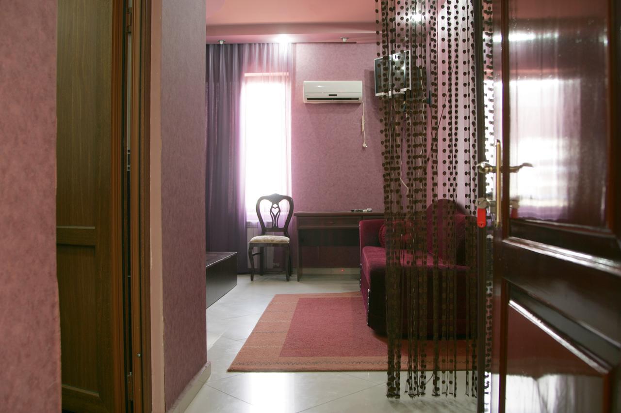 Eleon Hotell Kutaisi Exteriör bild