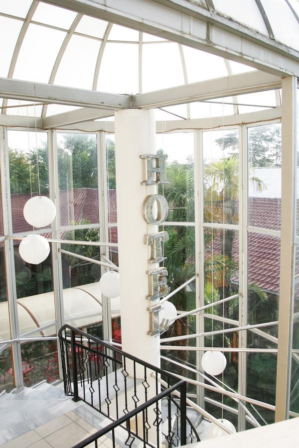 Eleon Hotell Kutaisi Exteriör bild
