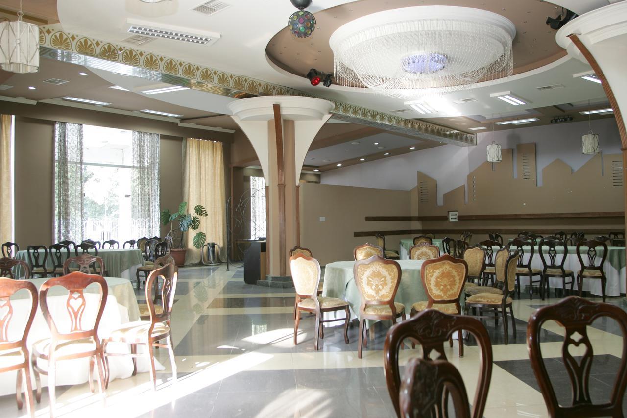 Eleon Hotell Kutaisi Exteriör bild