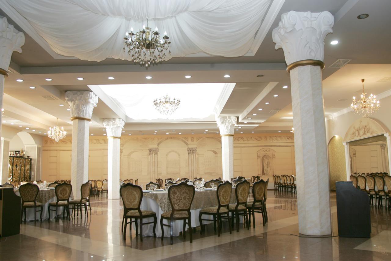 Eleon Hotell Kutaisi Exteriör bild
