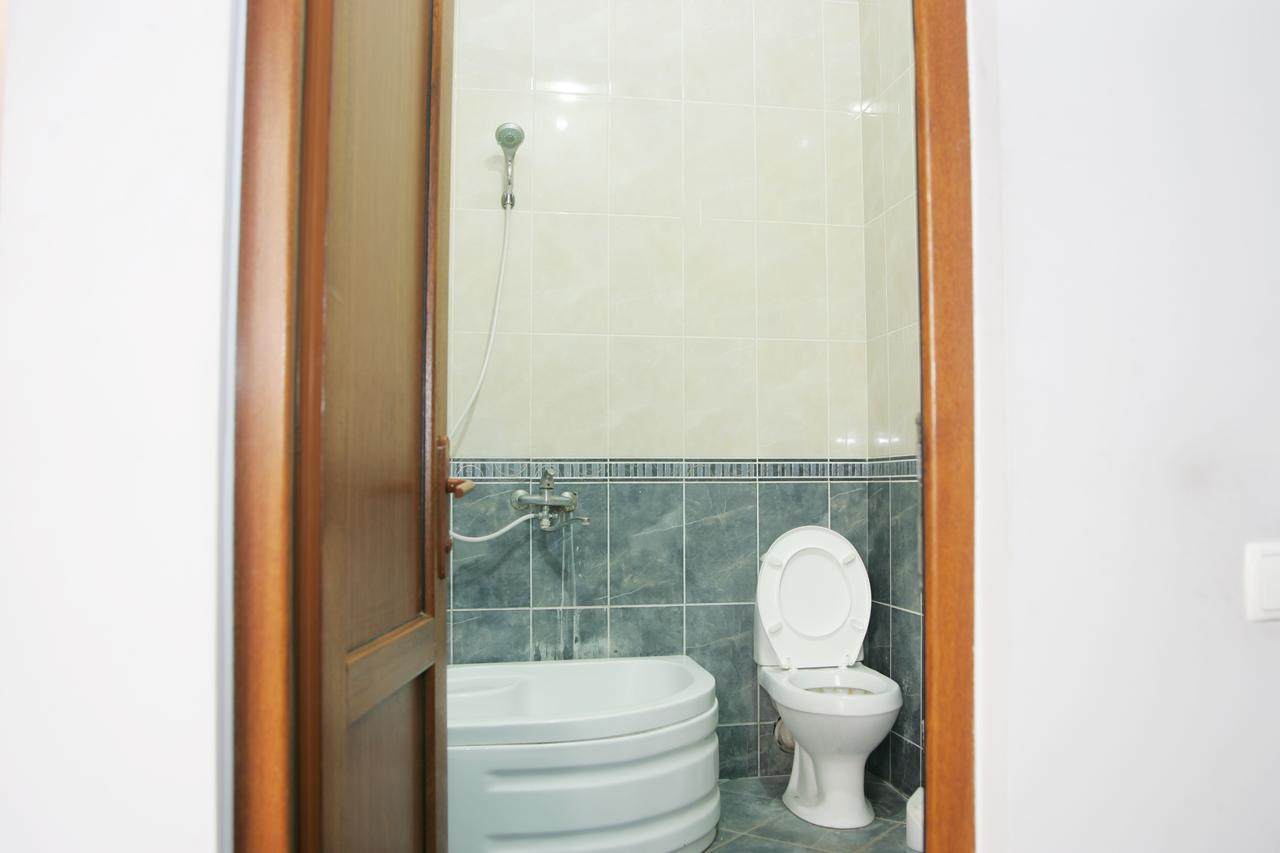 Eleon Hotell Kutaisi Exteriör bild
