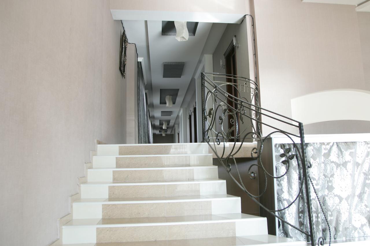 Eleon Hotell Kutaisi Exteriör bild