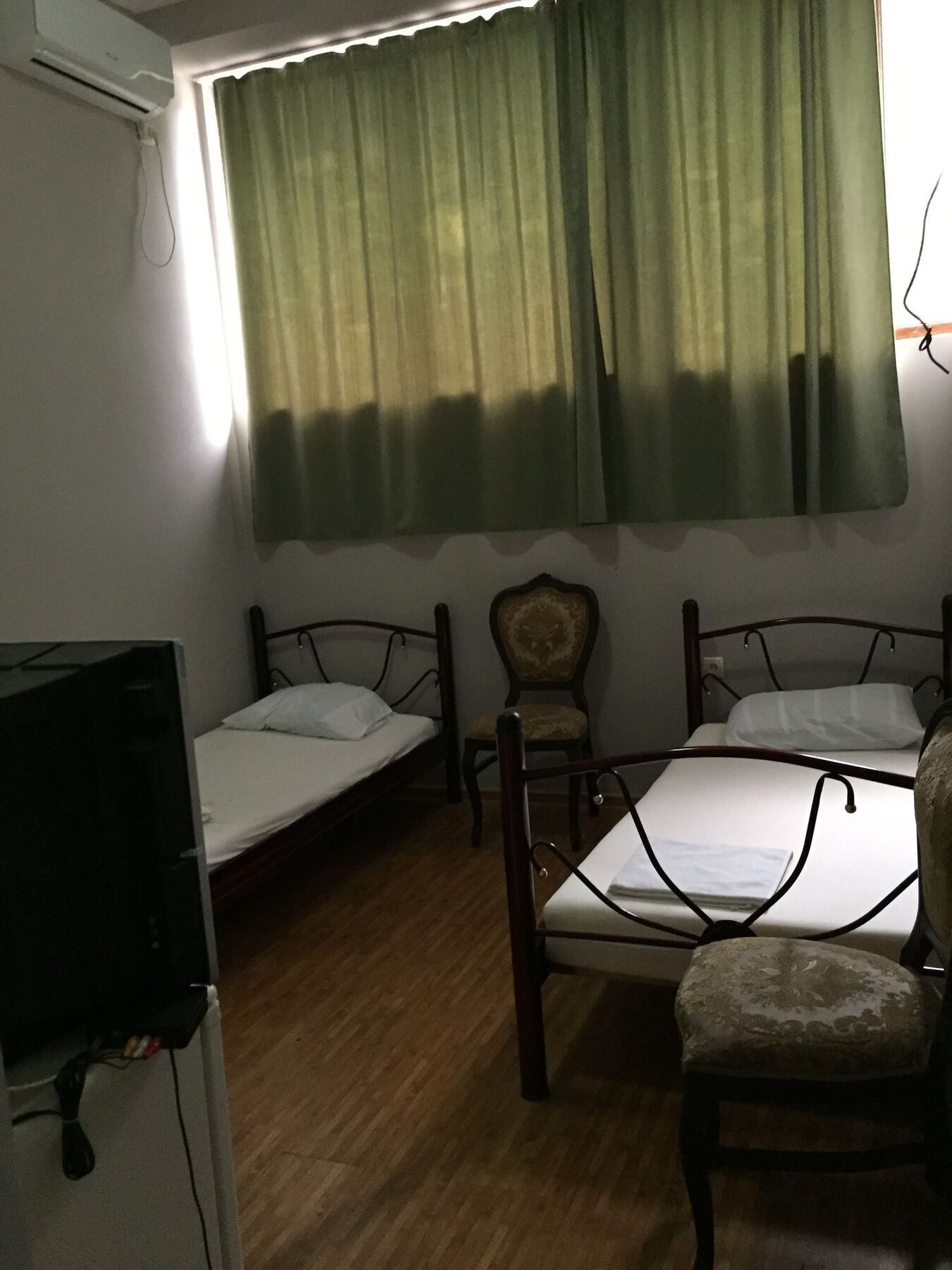 Eleon Hotell Kutaisi Exteriör bild
